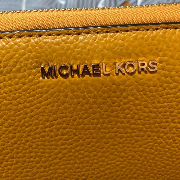 Michael Kors Jet Set Travel Large Phone Case Wallet - Picture 5 of 7